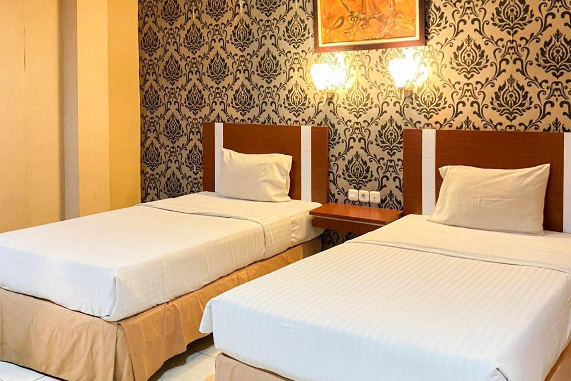 Urbanview Trisula Hotel Макасар Екстериор снимка